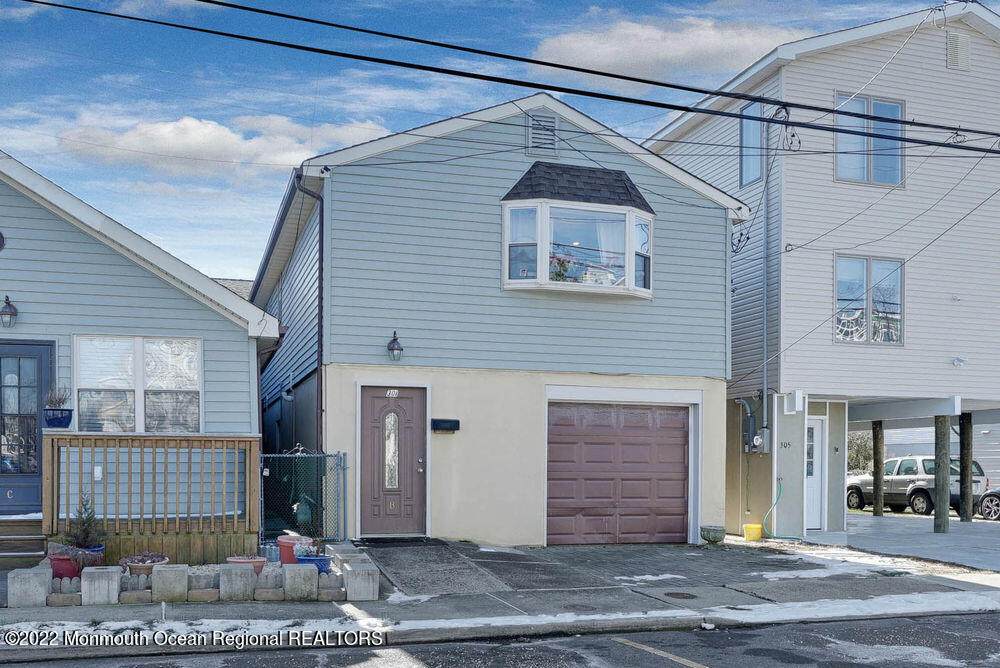 301 Franklin Avenue - Photo 1