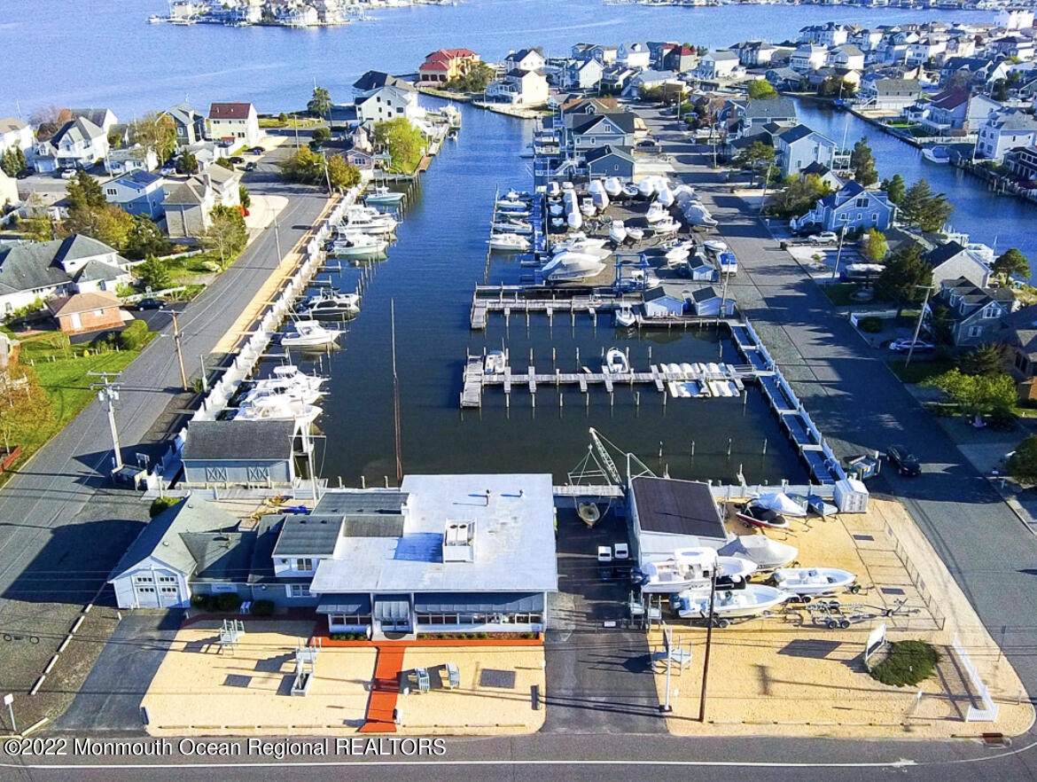 1423 Bay Avenue - Photo 1