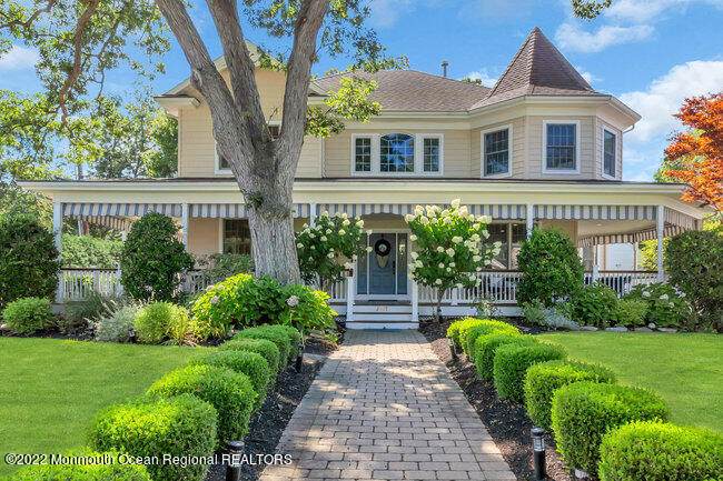 2107 3rd Avenue - Photo 1