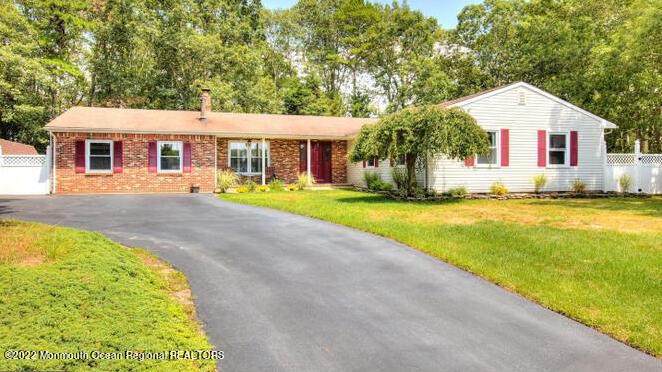 513 Van Dyke Avenue - Photo 1