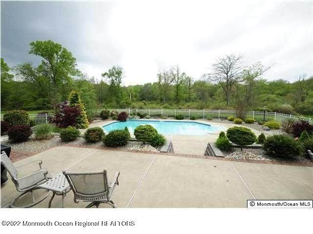 24 Hampton Hollow Drive - Photo 1