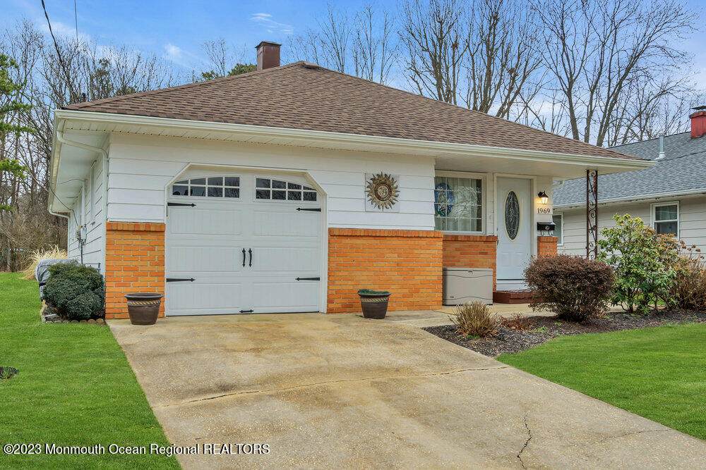 1969 Mount Carmel Boulevard - Photo 1