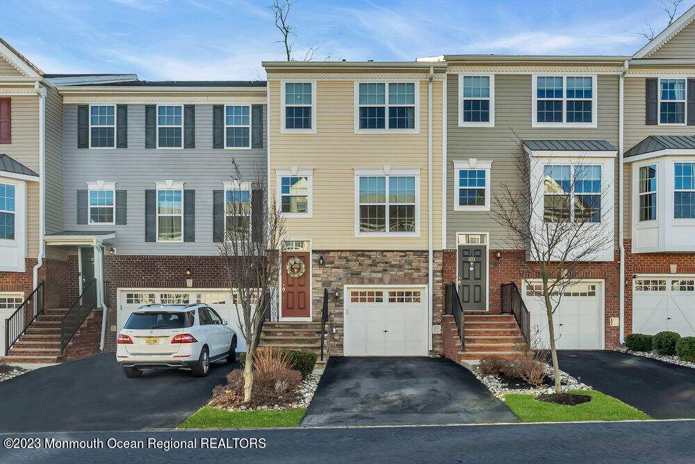 205 Yale Boulevard - Photo 1