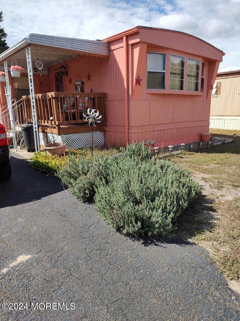 24 Blue Bird Lane - Photo 1