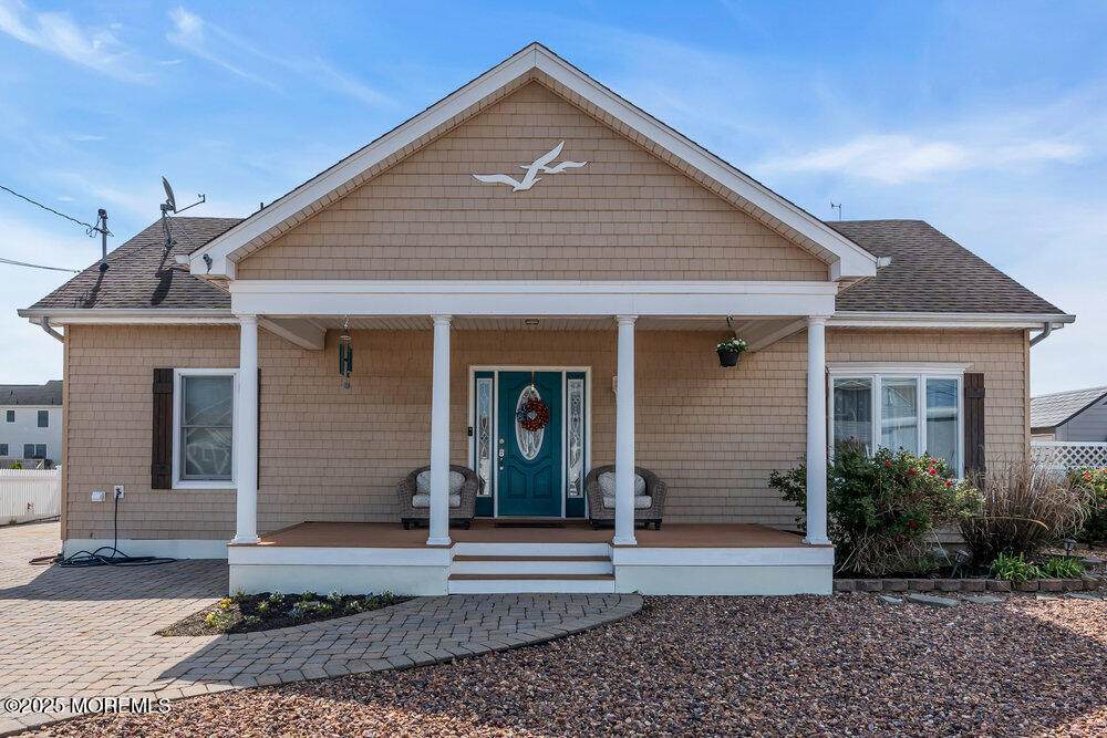 828 Windward Drive - Photo 1