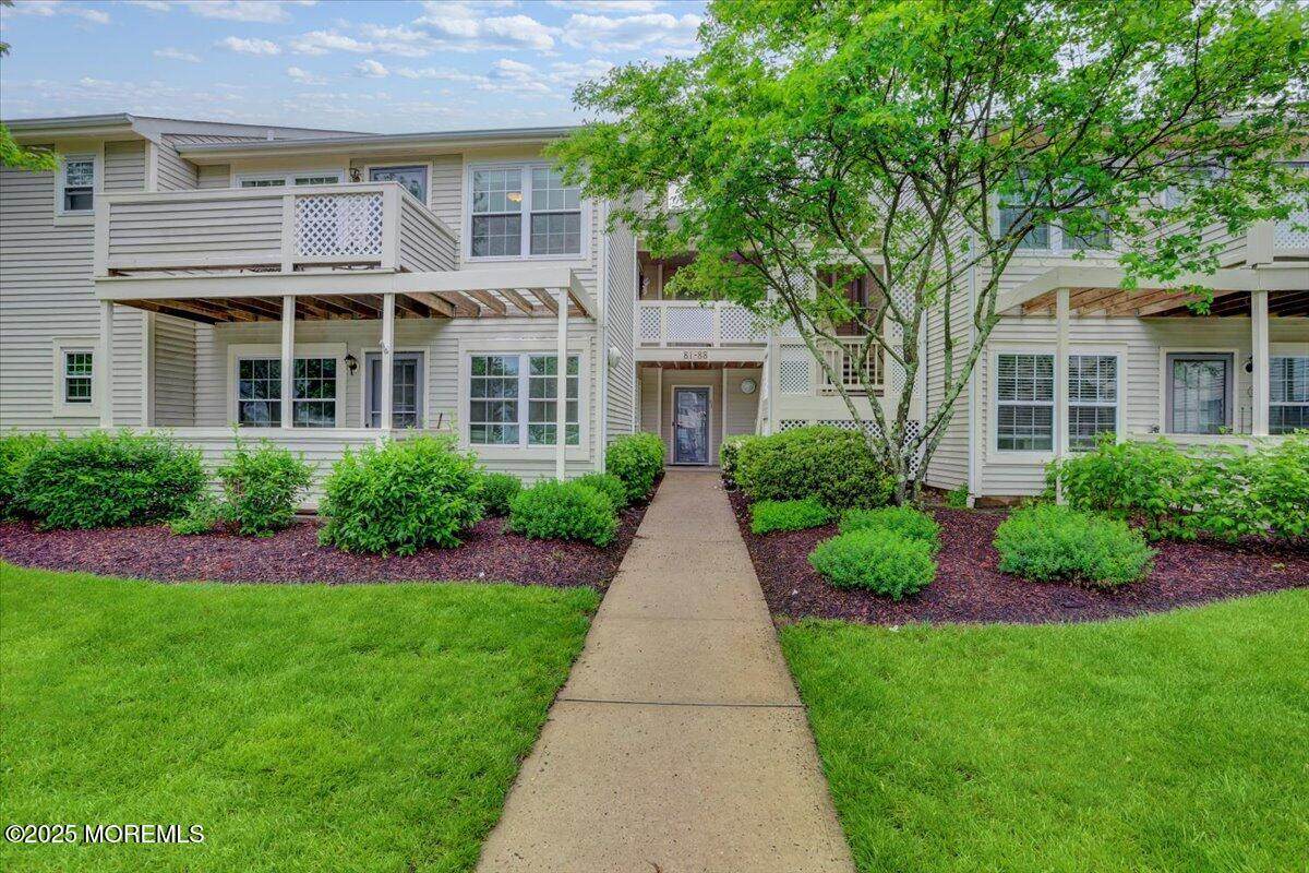 82 Briarwood Court - Photo 1