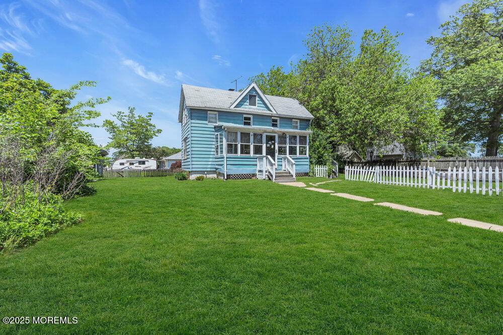 93 Lawrence Avenue - Photo 1