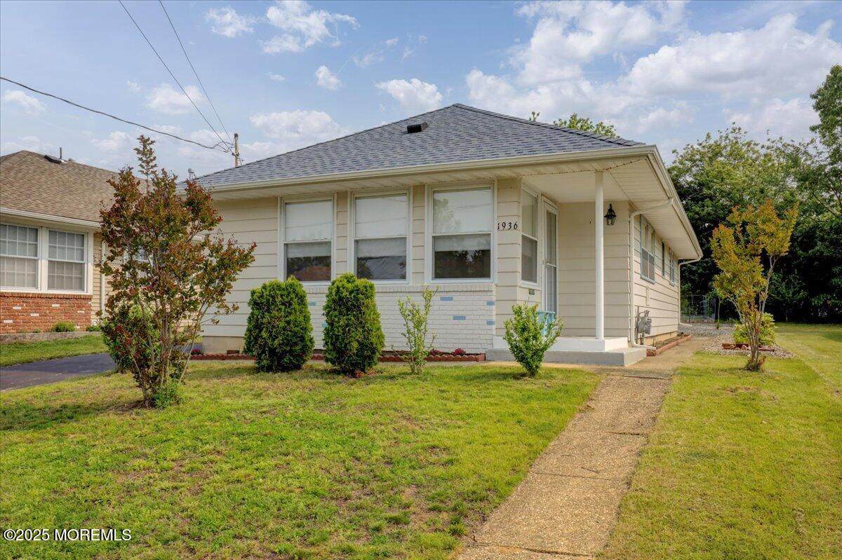 1936 Yorktowne Boulevard - Photo 1