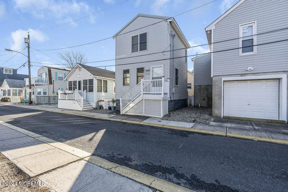 235 Bay Terrace - Photo 1