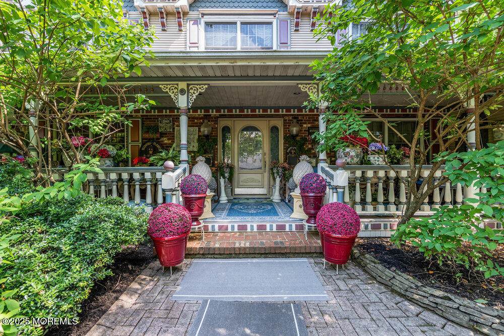 523 Pheasant Lane - Photo 1