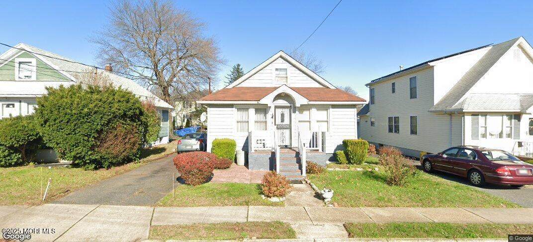 44 Drummond Avenue - Photo 1