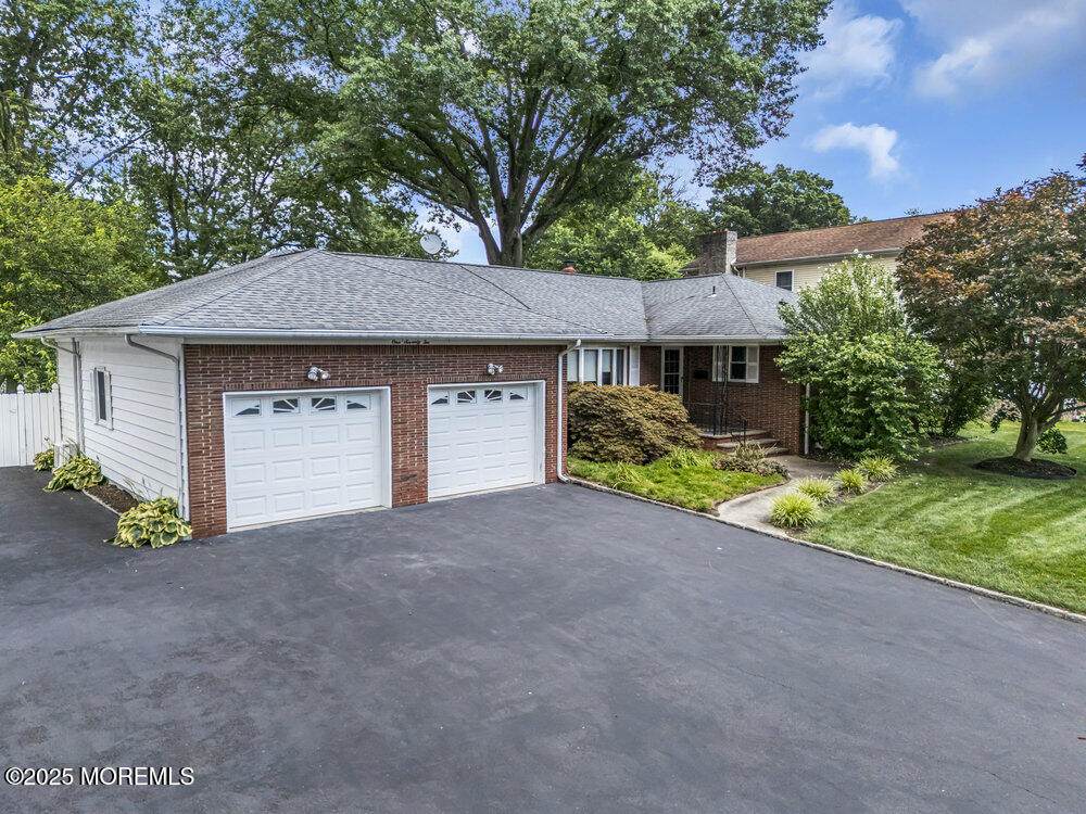 172 Lexington Boulevard - Photo 1