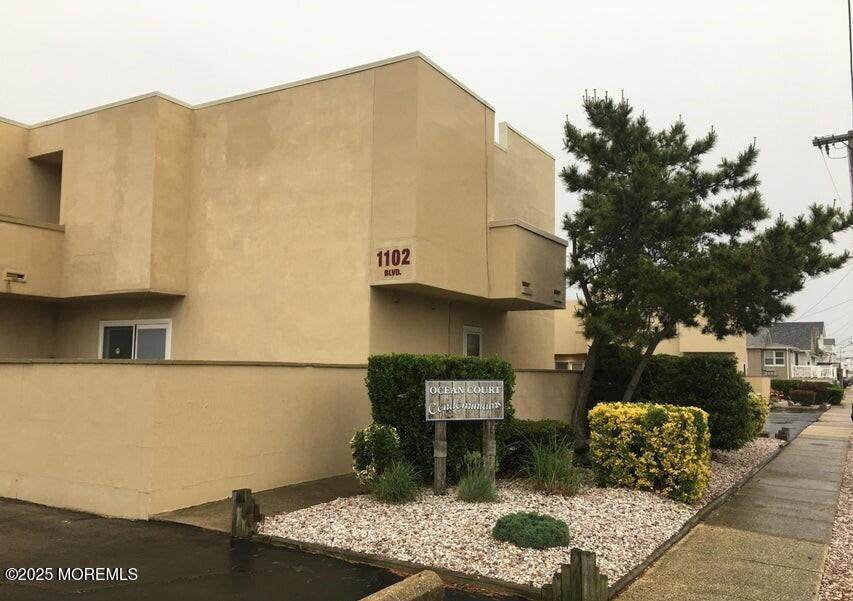 1102 Boulevard - Photo 1