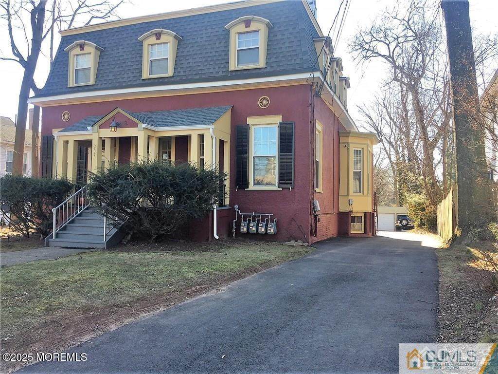 207 Woodbridge Avenue - Photo 1