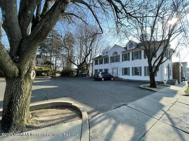 1141 Lincoln Square - Photo 1