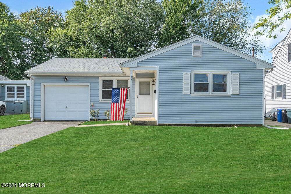 137 Marcellus Avenue - Photo 1