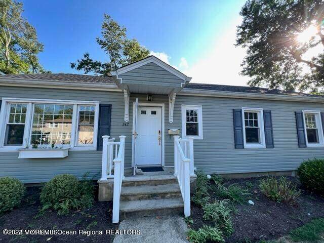 742 Myrtle Avenue - Photo 1