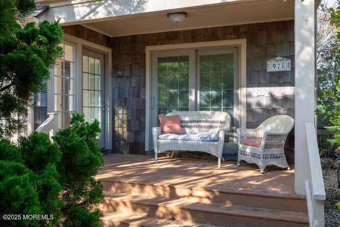 978 East Avenue - Photo 1