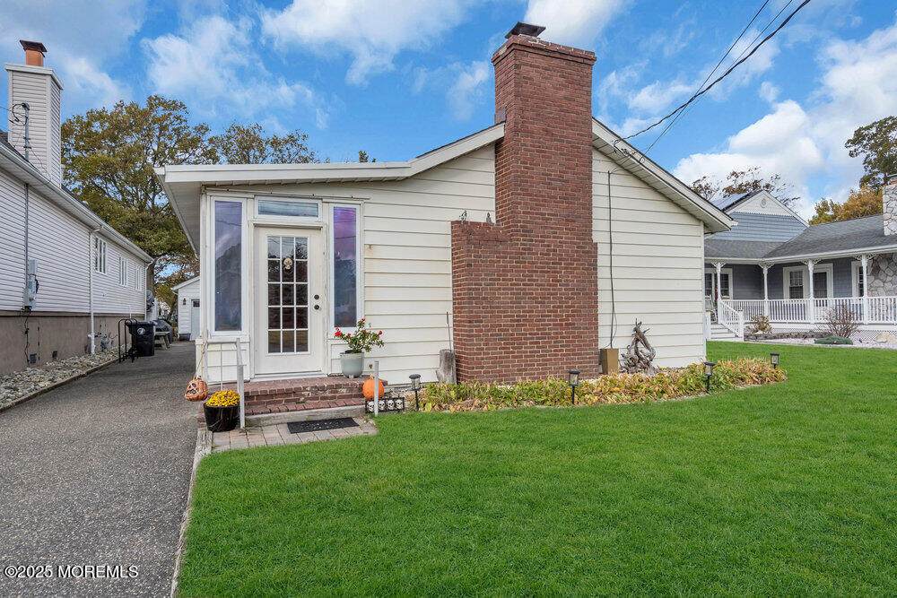 228 Fischer Boulevard - Photo 1