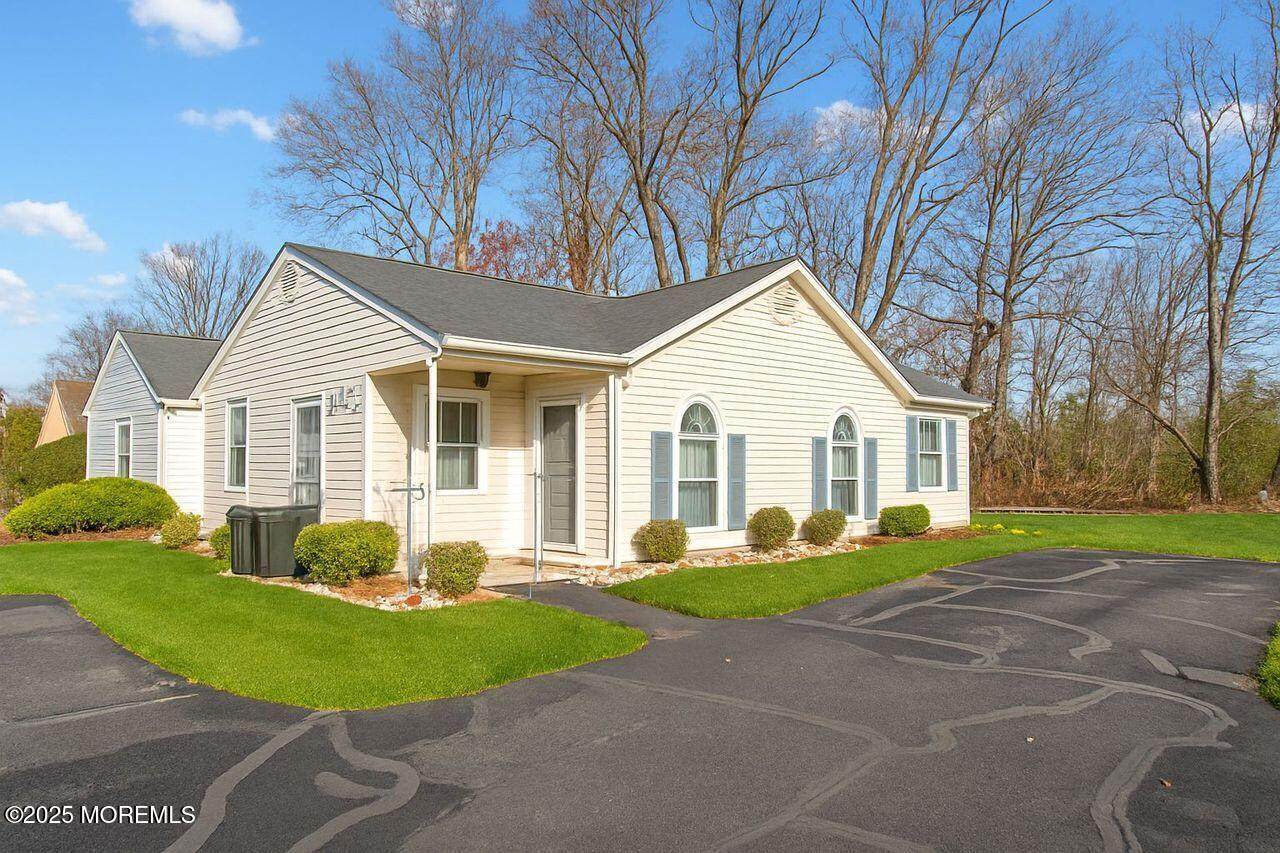 35 Ivy Ridge Close - Photo 1