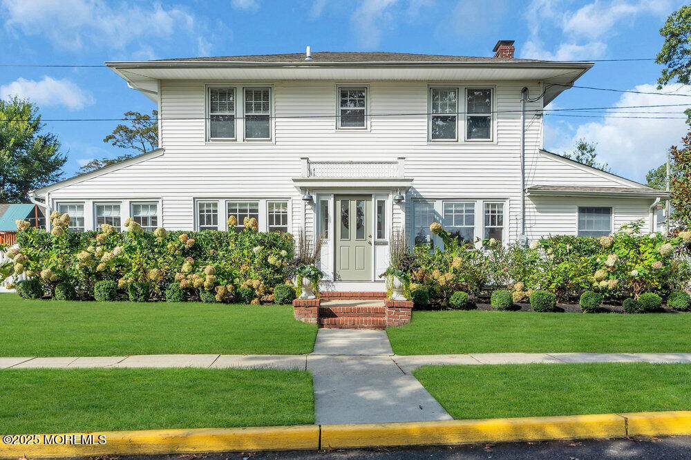 800 Grove Street - Photo 1