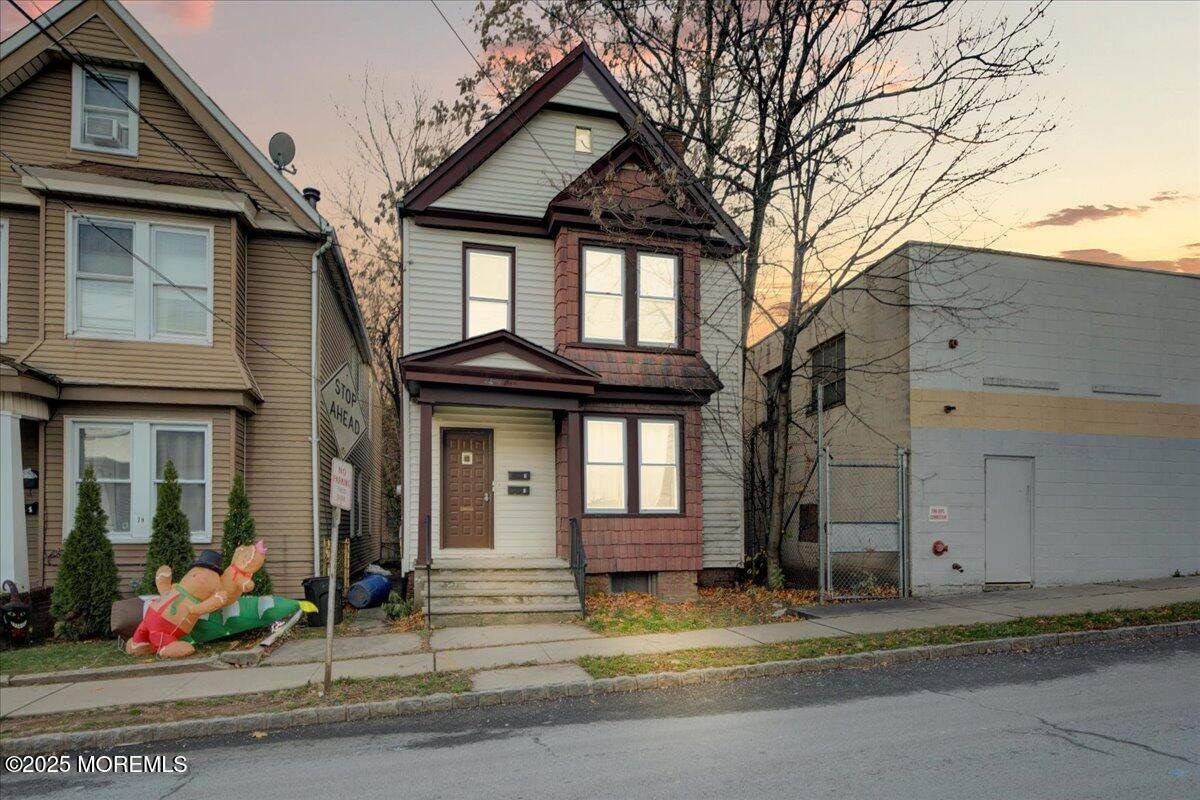 81 Holmes Street - Photo 1
