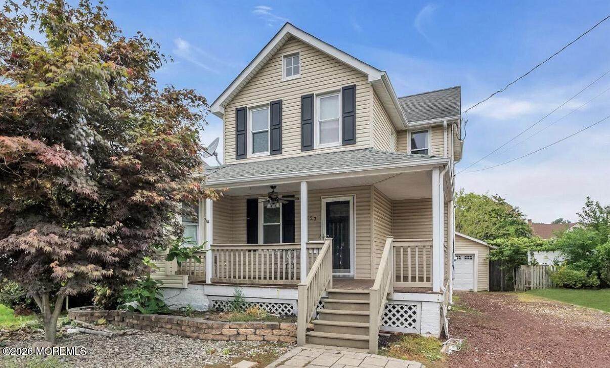 327 Roosevelt Avenue - Photo 1