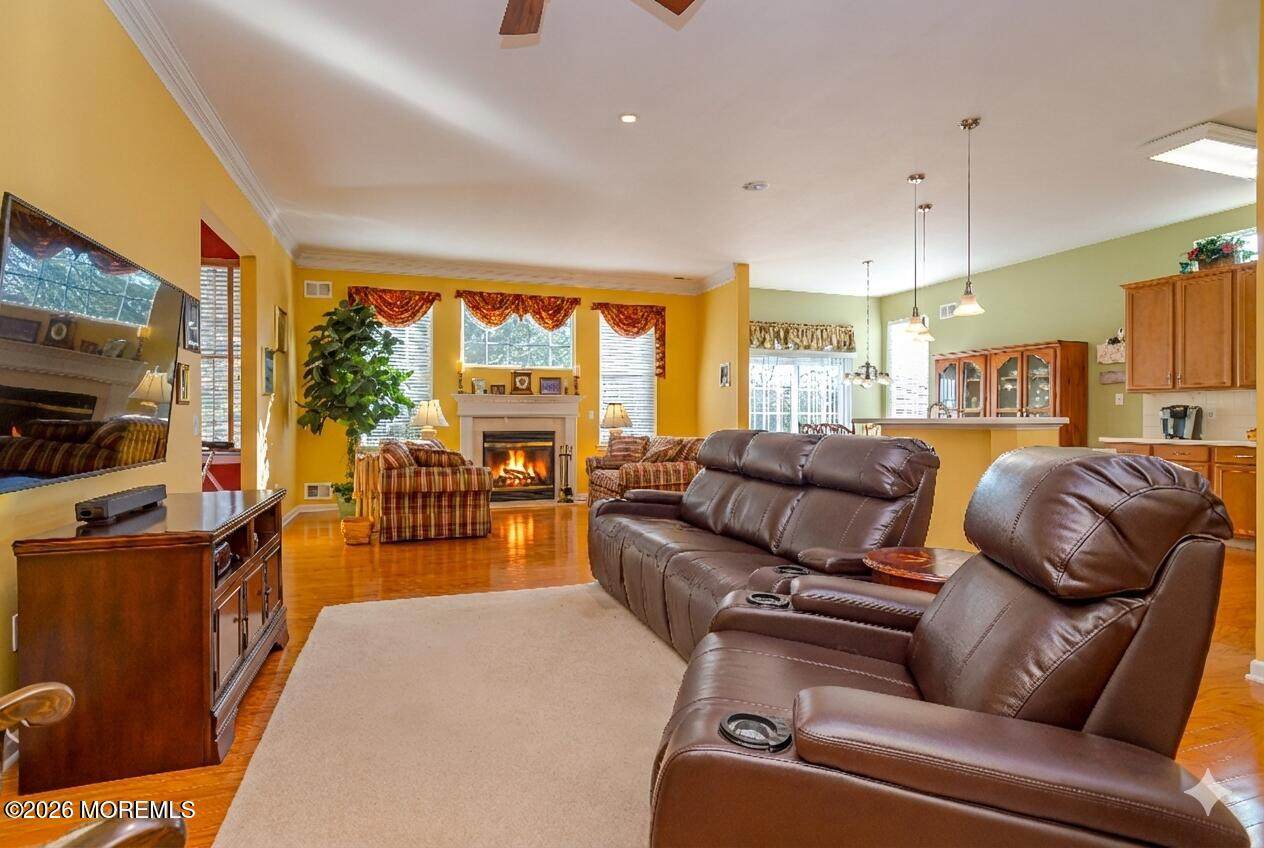 https://bt-photos.global.ssl.fastly.net/monmouth/orig_boomver_1_22602416-2.jpg