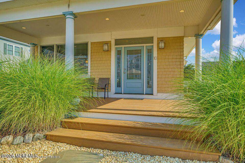 10 4th Avenue - Photo 1