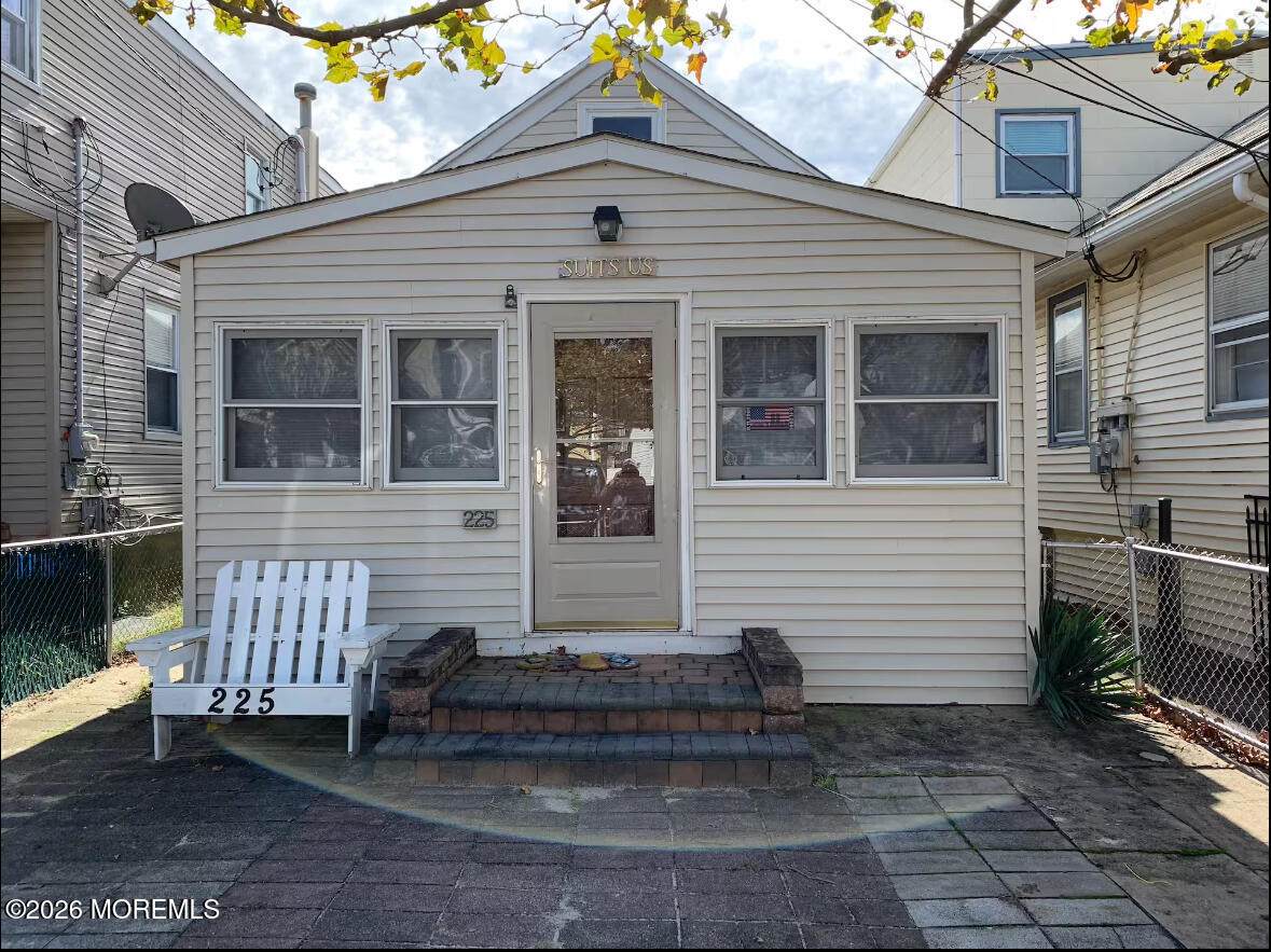 225 Grant Avenue - Photo 1
