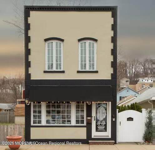 205 Bay Avenue - Photo 1