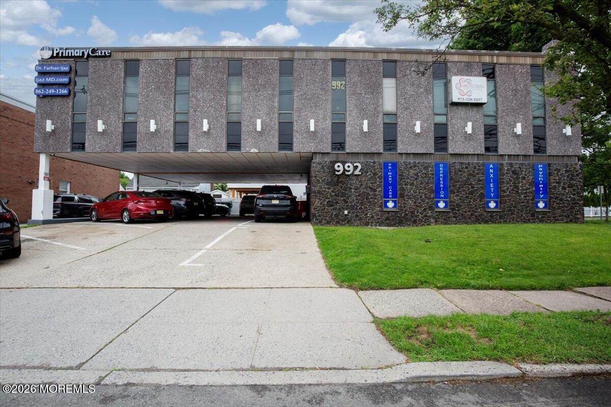 992 Clifton Avenue - Photo 1