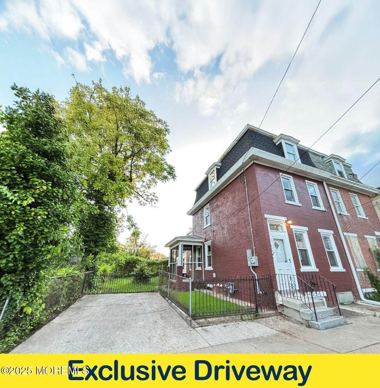 438 Lawrence Street - Photo 1