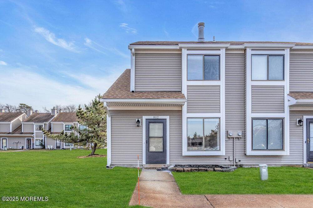 802 Sandra Place - Photo 1
