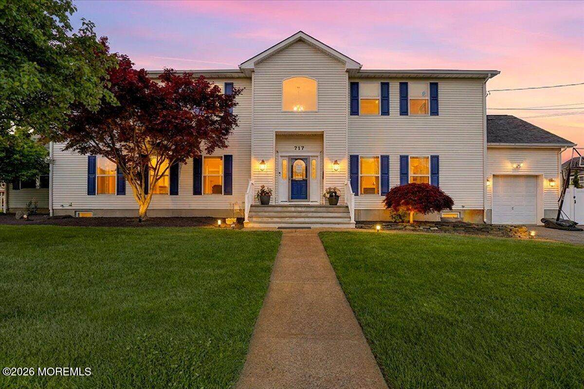 717 Jersey Avenue - Photo 1