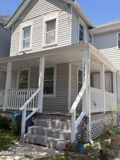 1039 Bangs Avenue - Photo 1