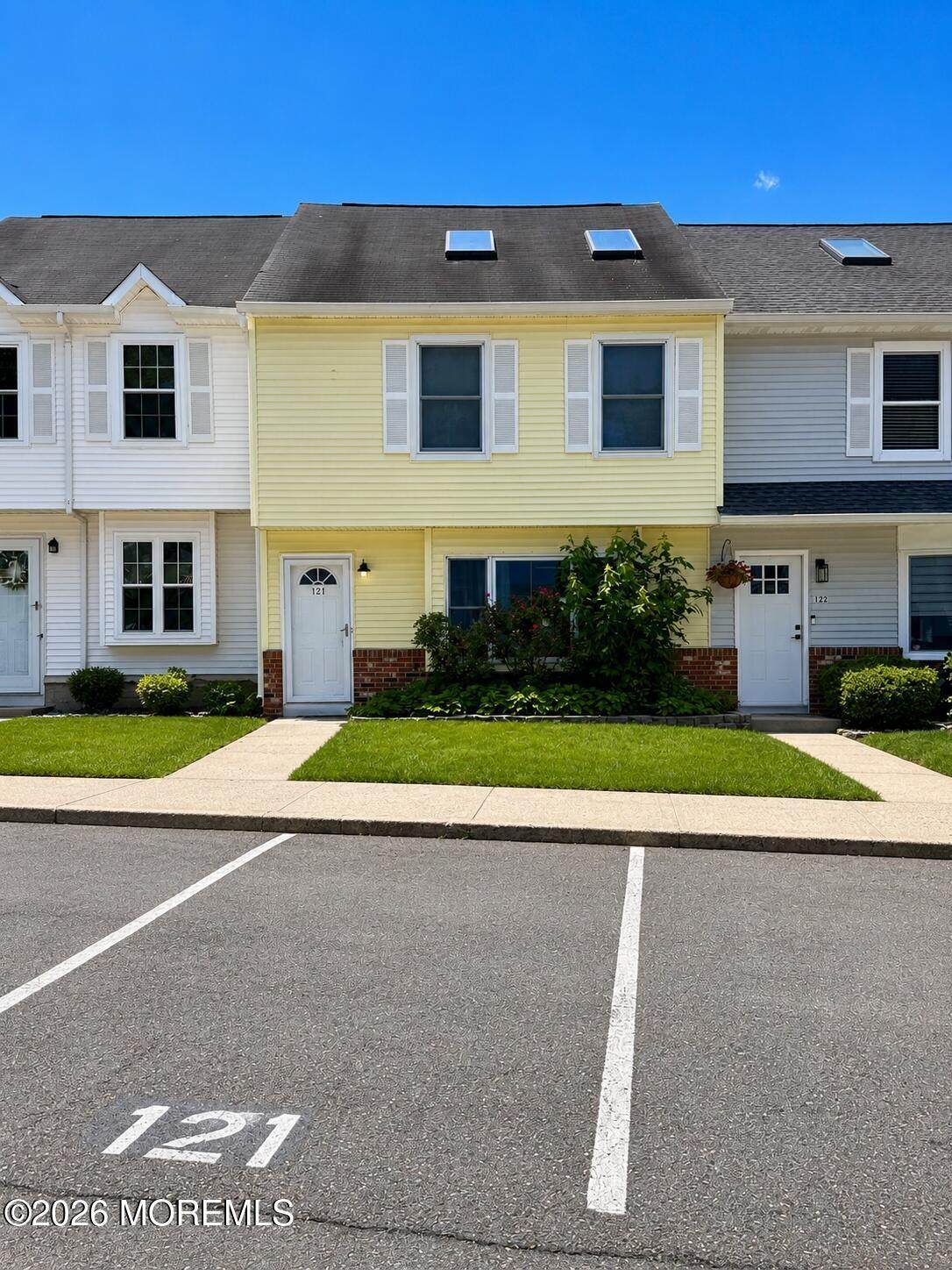 121 Joan Court - Photo 1