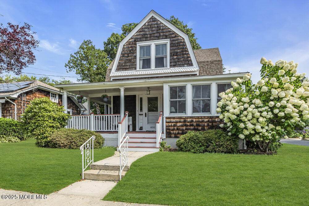 600 Saint Clair Avenue - Photo 1