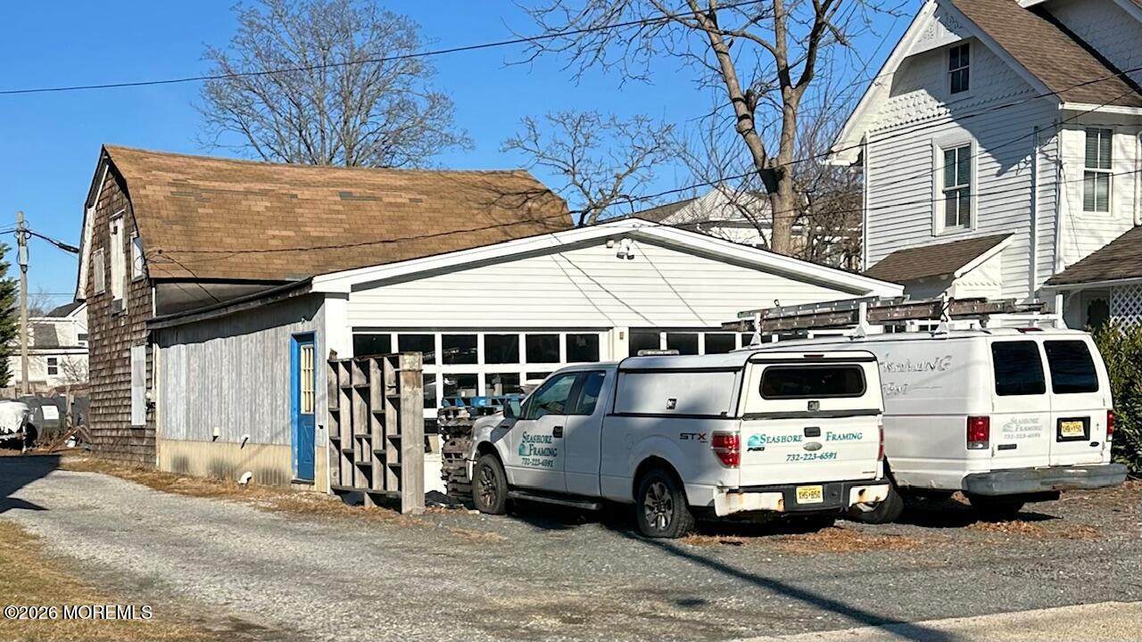 https://bt-photos.global.ssl.fastly.net/monmouth/1280_boomver_1_22623609-2.jpg