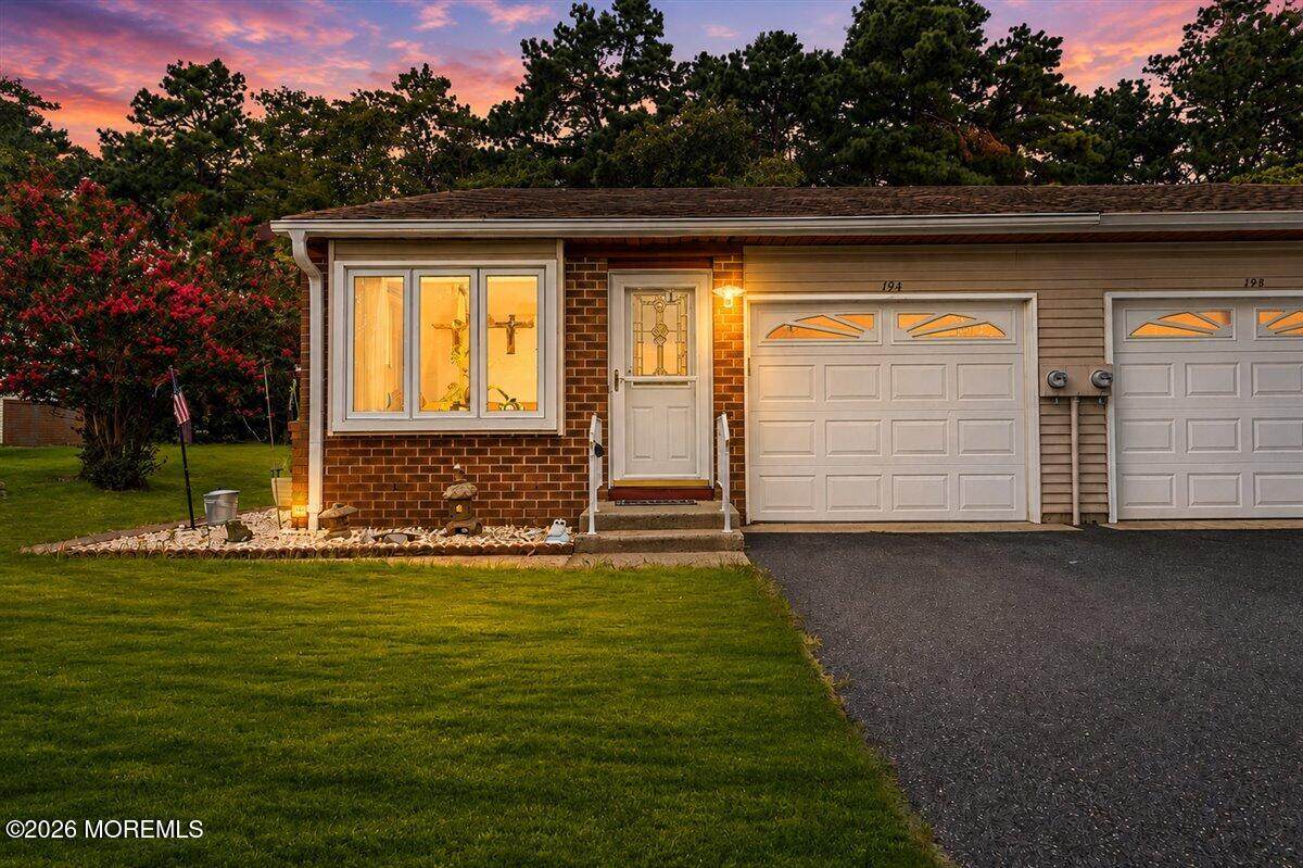 19A Maplewood Drive - Photo 1