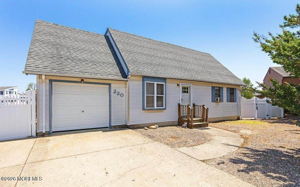 220 Catherine Lane - Photo 1