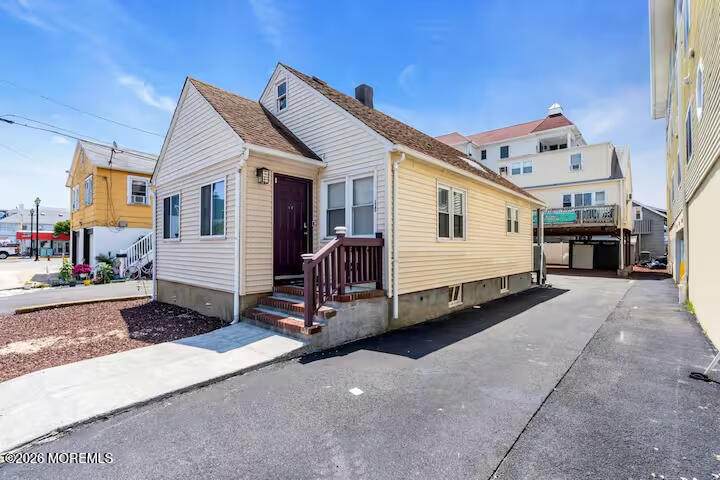 115 Dupont Avenue - Photo 1