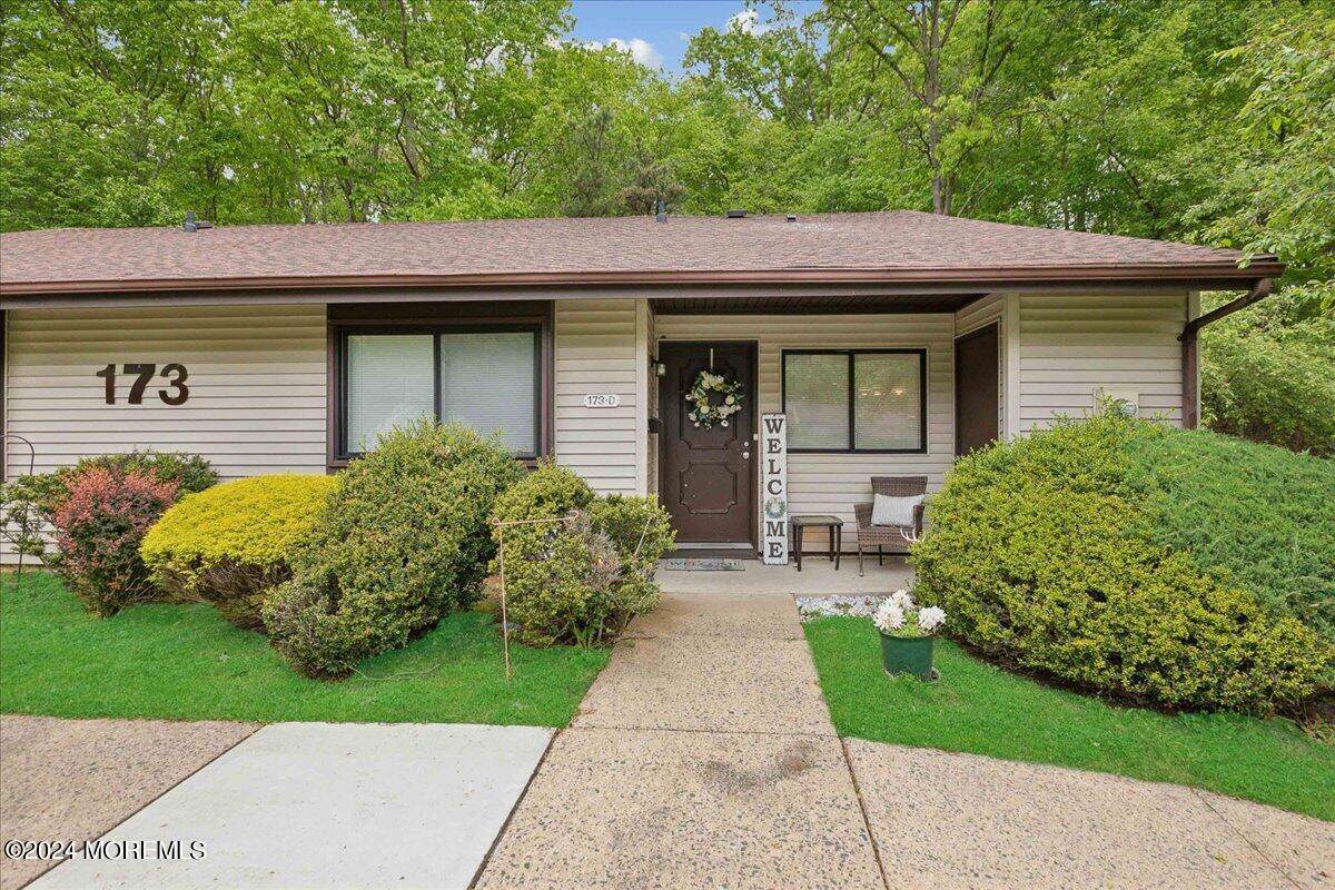 173 Amberly Drive - Photo 1