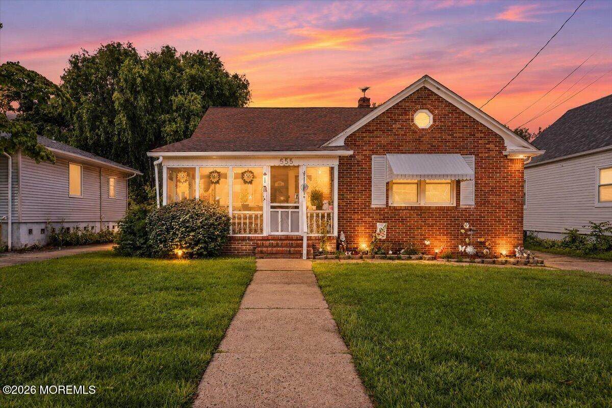 555 Main Street - Photo 1