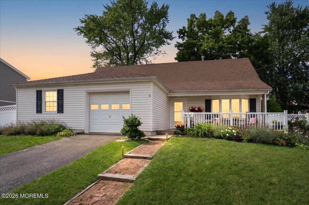 48 Cresci Boulevard - Photo 1