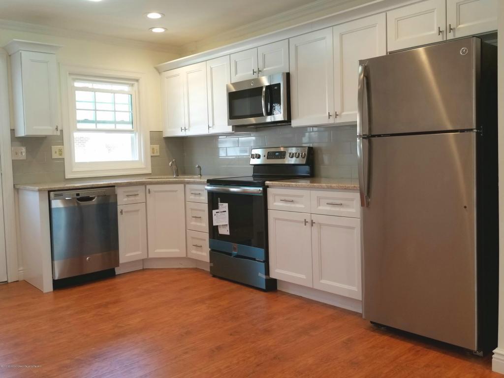 805B Balmoral Court - Photo 1