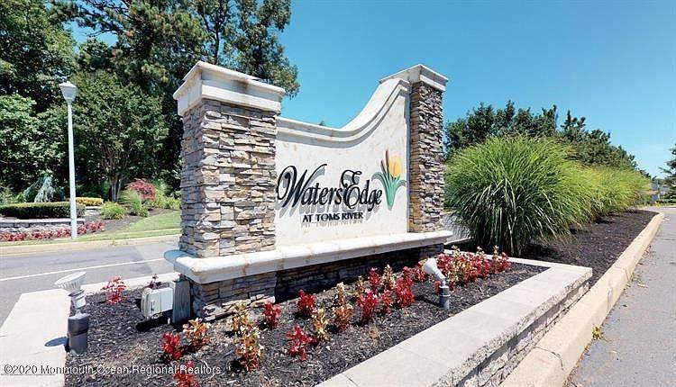 1817 Waters Edge Drive - Photo 1