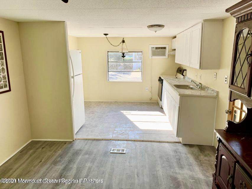 103 Hemlock Drive - Photo 1