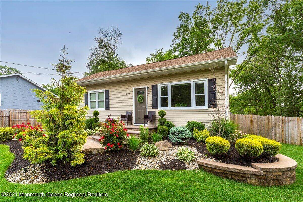 137 3rd Street - Photo 1