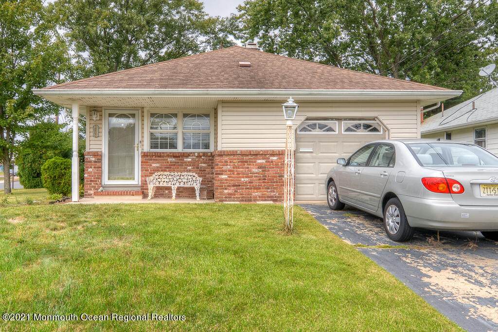 1698 Yorktowne Boulevard - Photo 1
